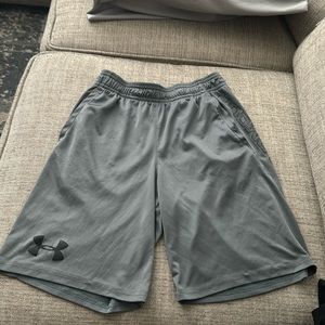 Youth M Under Armour shorts